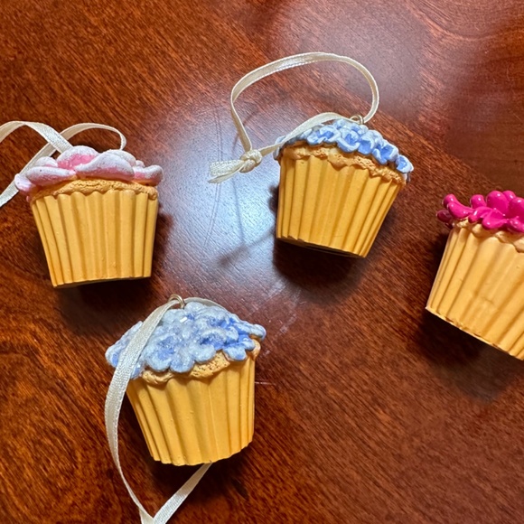 Glass cupcake ornaments - Picture 2 of 5